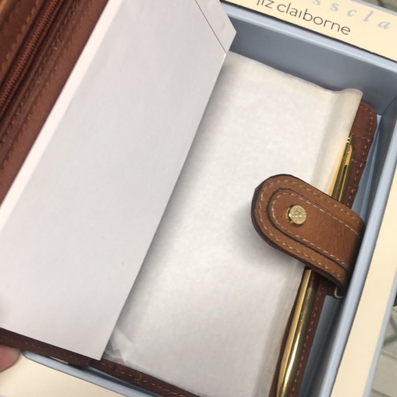 Liz Claiborne Vintage Jotter Wallet - Picture 3 of 6